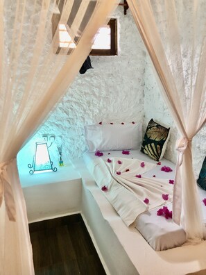 In-room safe, blackout curtains, free WiFi, bed sheets - Bahati Villa (Kiwengwa)