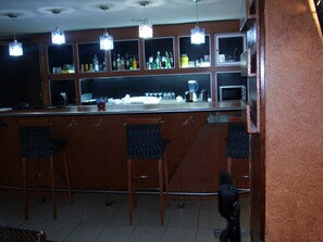 Bar (trong khuôn viên)