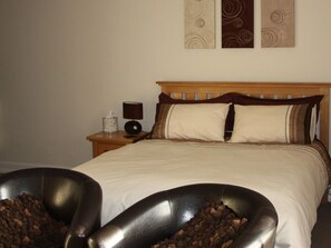 Chambre Double, salle de bains attenante