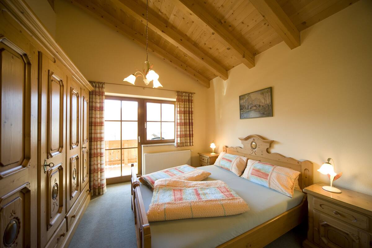 Romantic Apartment, 2 Bedrooms, Balcony, Mountain View