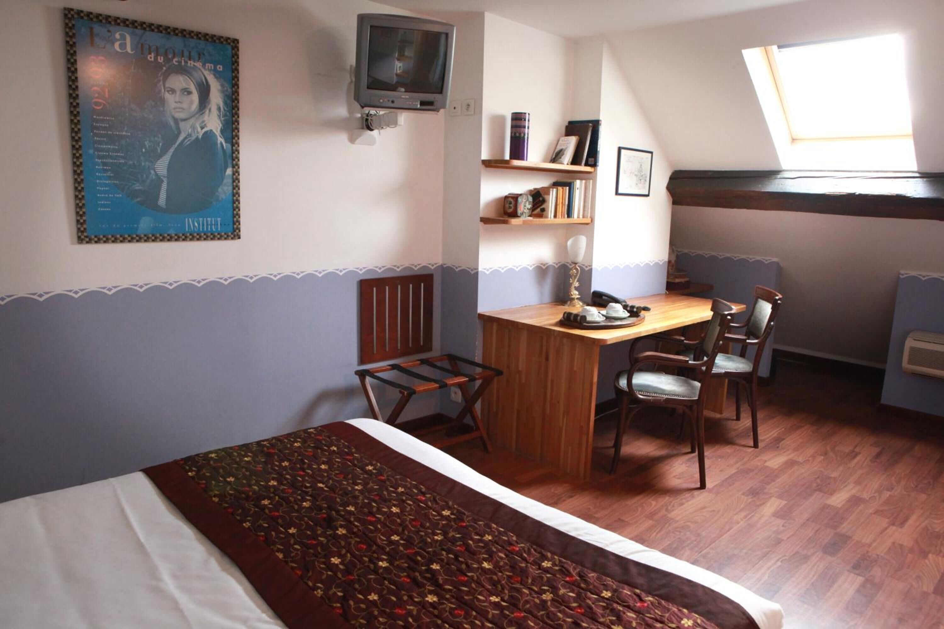 in-room safe, desk, blackout curtains, free wifi