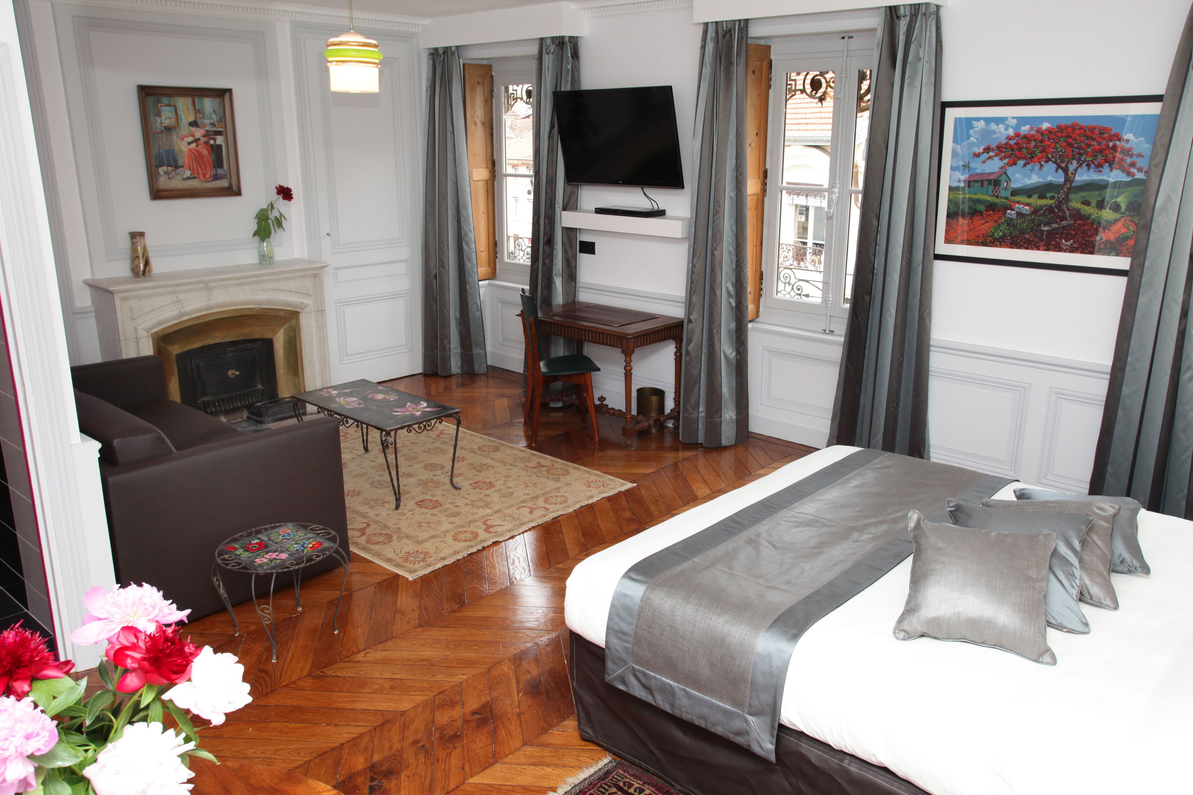 junior suite | in-room safe, desk, blackout curtains, free wifi