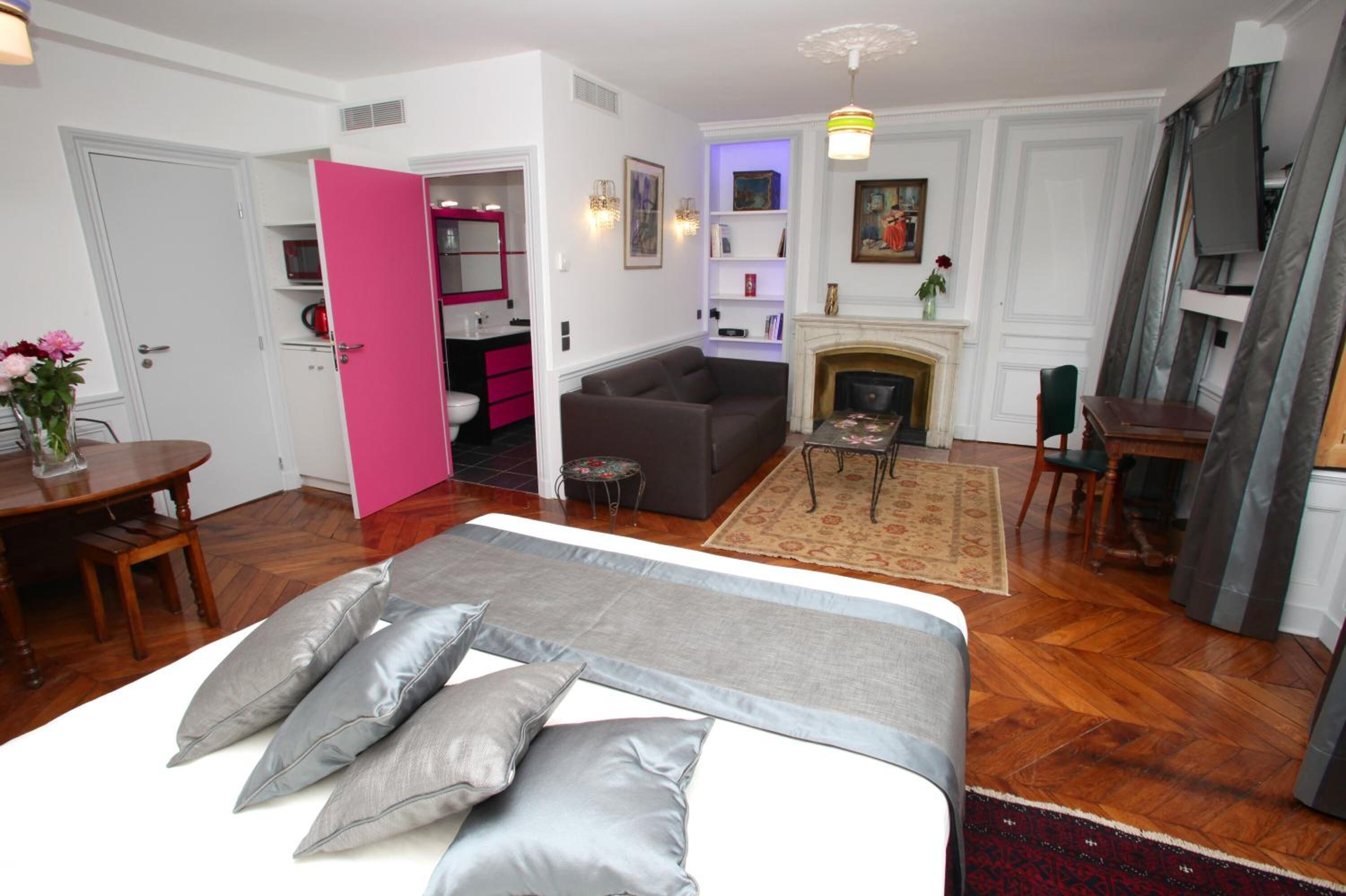 in-room safe, desk, blackout curtains, free wifi