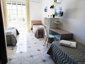 Minibar, coffres-forts dans les chambres, bureau, chambres insonorisées