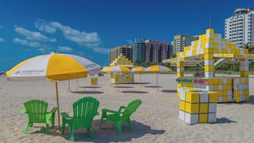 Beach nearby, sun loungers, beach towels