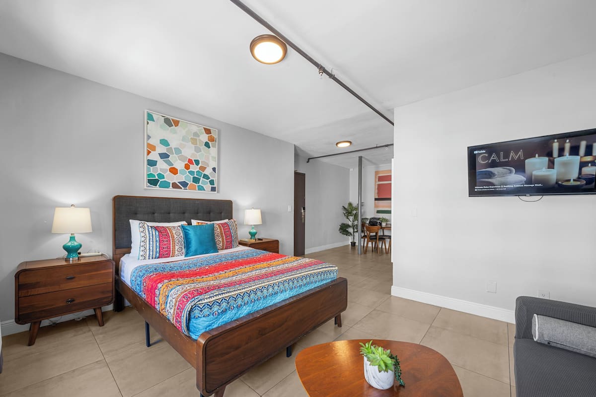 Superior Queen Studio w Kitchen & Sofa Bed | Individually decorated, individually furnished, laptop workspace