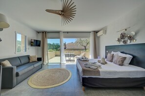 Premium bedding, in-room safe, individually decorated - Le Clos Saint-Michel & Spa (Malaucene)