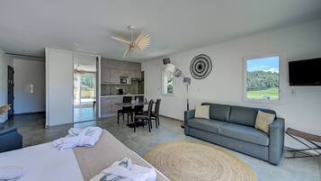 Family Suite | Premium bedding, in-room safe, individually decorated