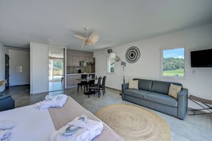 Premium bedding, in-room safe, individually decorated - Le Clos Saint-Michel & Spa (Malaucene)