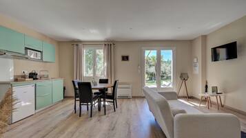 Lodge, 2 chambres | Coin séjour