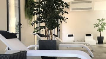 Couples treatment rooms, sauna, hot tub, steam room, Turkish bath