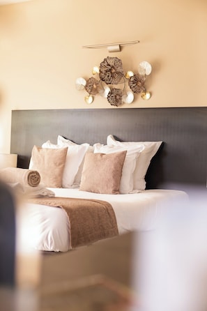 Family Suite | Premium bedding, in-room safe, individually decorated - Le Clos Saint-Michel & Spa (Malaucene)