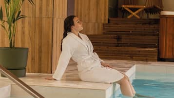 Espace de soins pour les couples, sauna, bain Ă remous, hammam, hammam