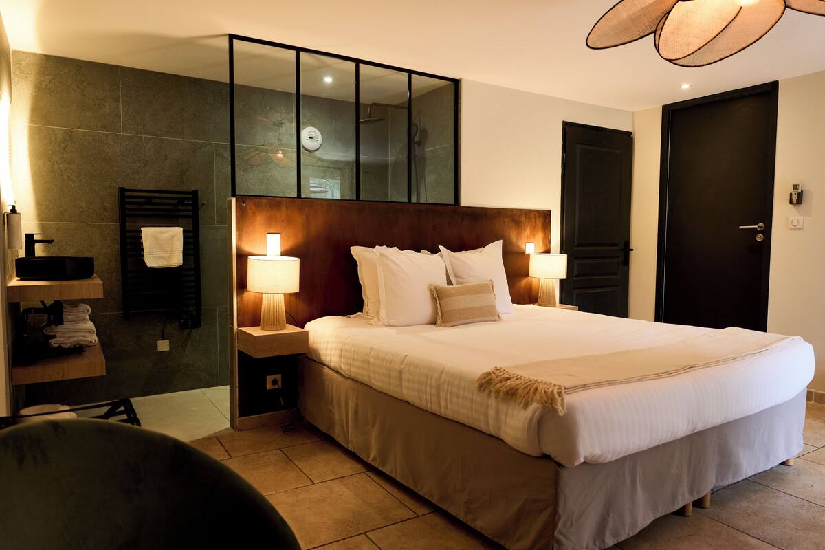 Double Room | Premium bedding, in-room safe, laptop workspace, blackout drapes