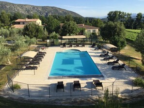 Piscine couverte, piscine extérieure (ouverte en saison)