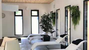 Couples treatment rooms, sauna, hot tub, steam room, Turkish bath