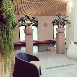 Couples treatment room(s), sauna, hot tub, steam room