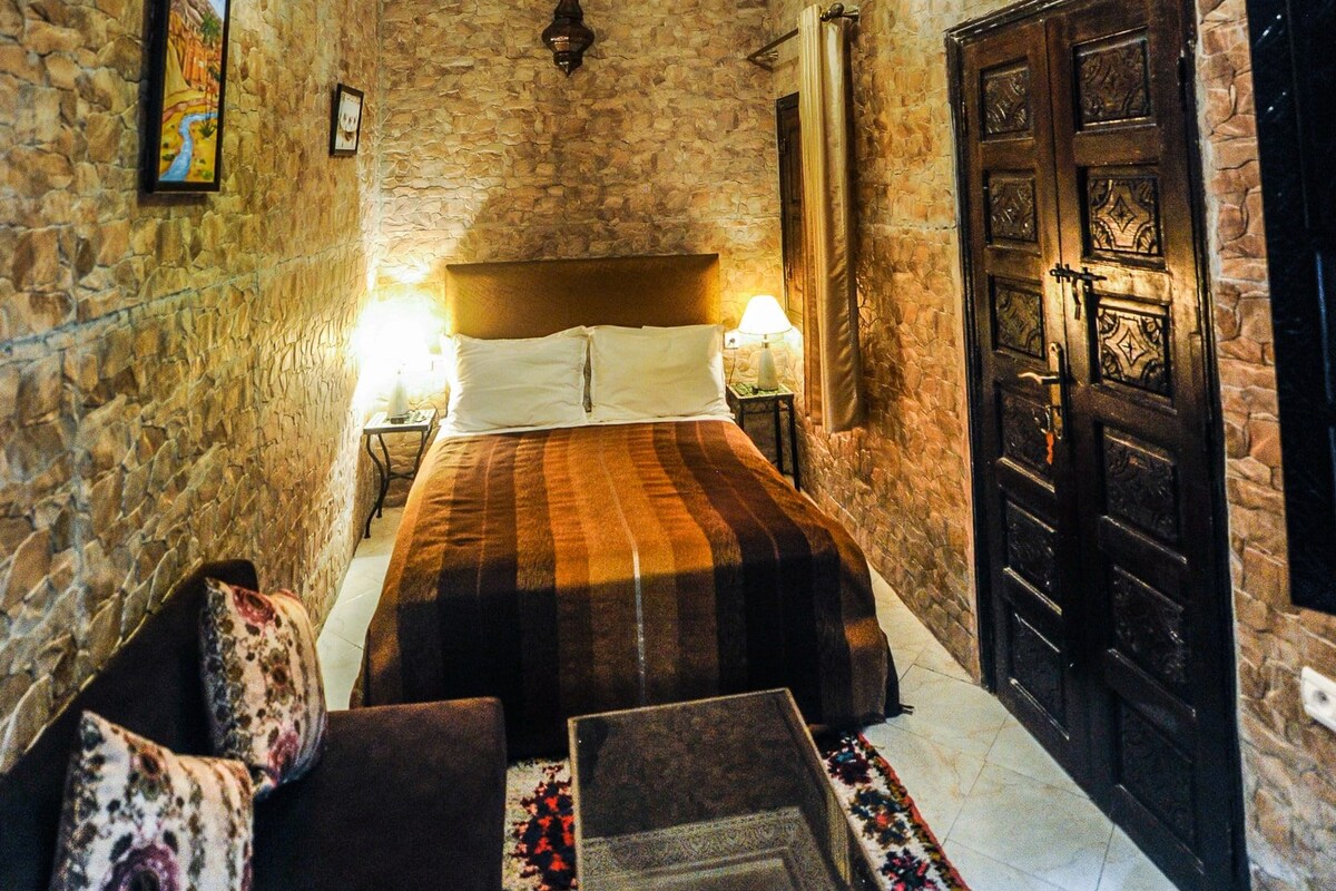 In-room safe, desk, iron/ironing board (on request), WiFi (free)