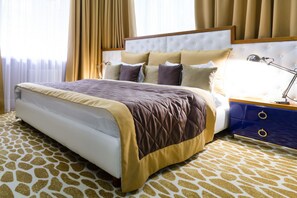 Suite | Egyptian cotton sheets, pillowtop beds, minibar, in-room safe