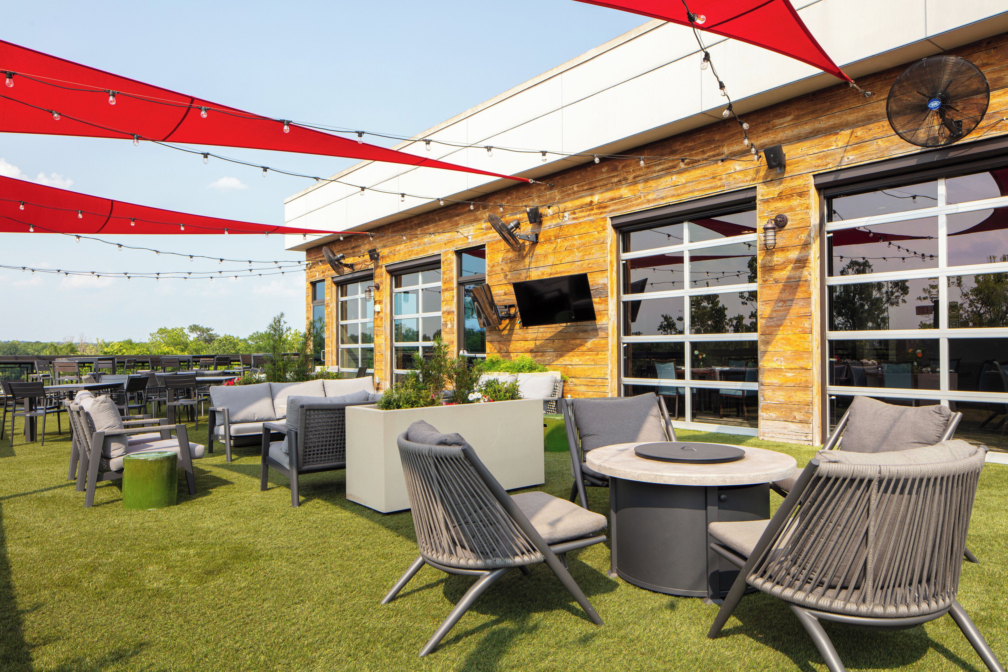 breakfast and dinner served, american cuisine