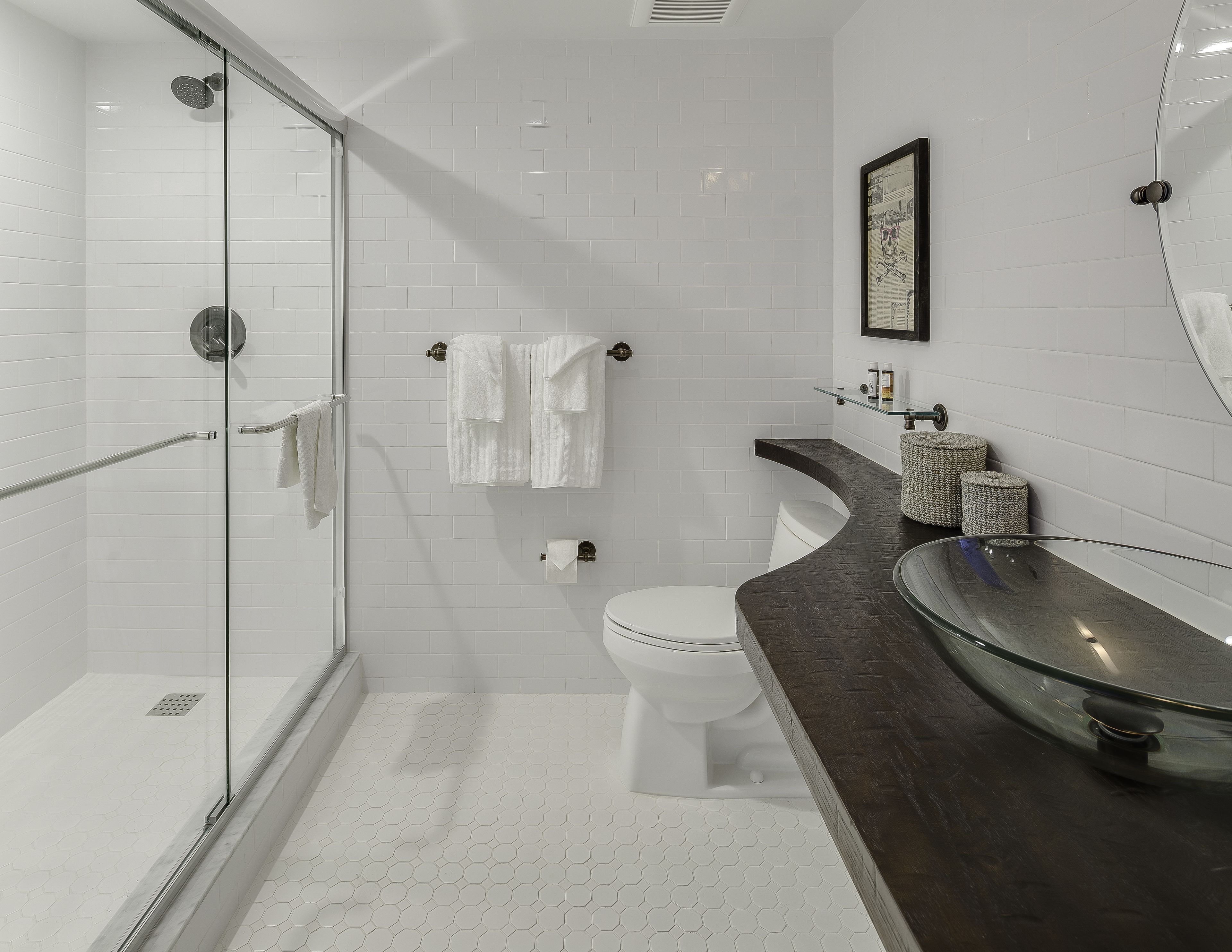 shower, free toiletries, hair dryer, towels