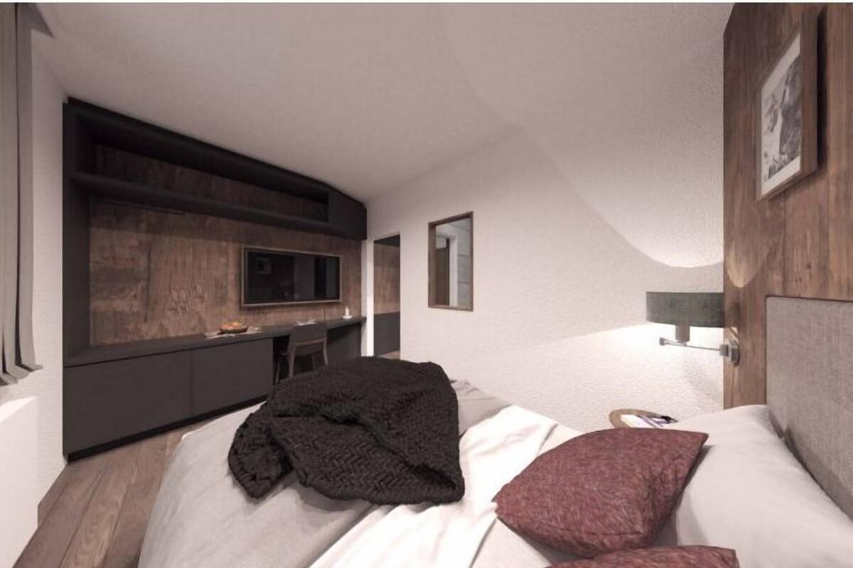 single room | in-room safe, blackout curtains, free wifi, bed sheets