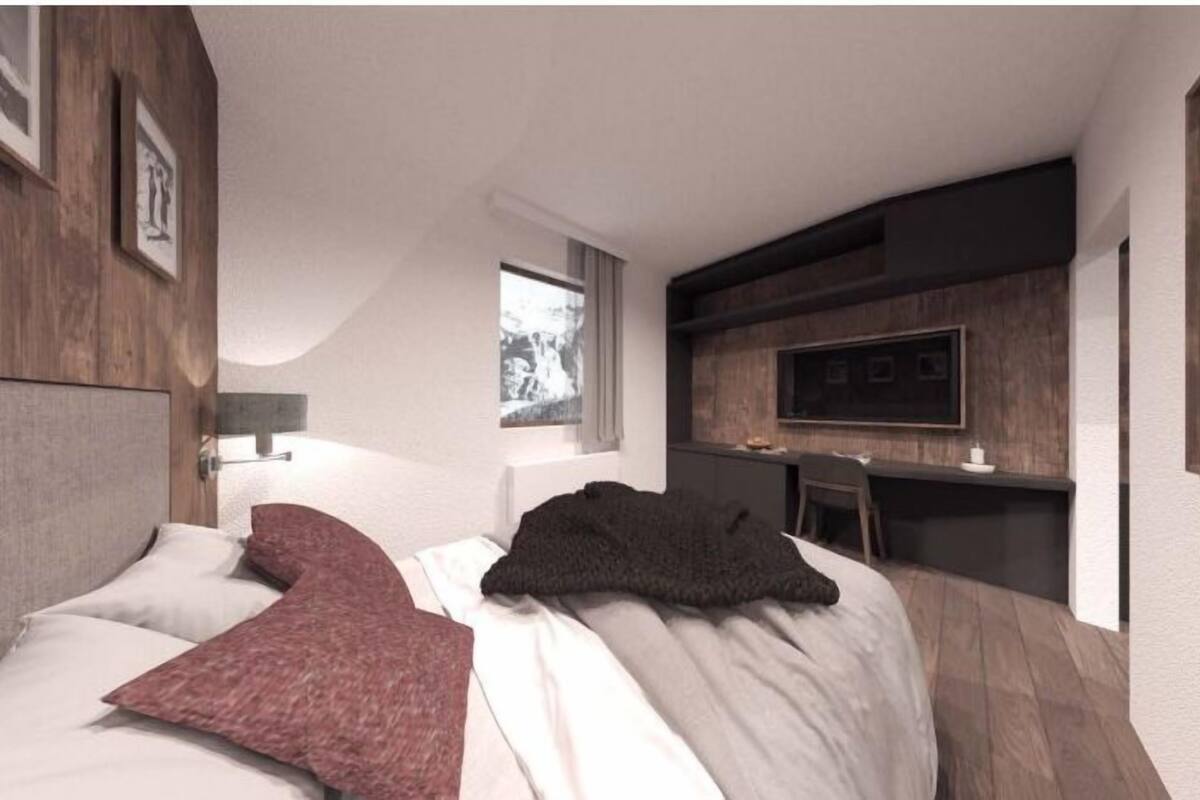 single room | in-room safe, blackout curtains, free wifi, bed sheets