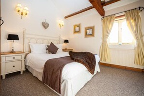 Family Cottage, 2 Bedrooms, Private Bathroom, Garden View (No 8 The Granary)
