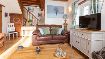 Family Cottage, 2 Bedrooms, Private Bathroom, Garden View (No 8 The Granary) | Lounge