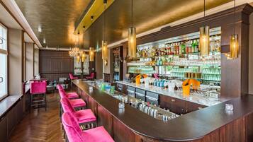 Bar (trong khuôn viên)