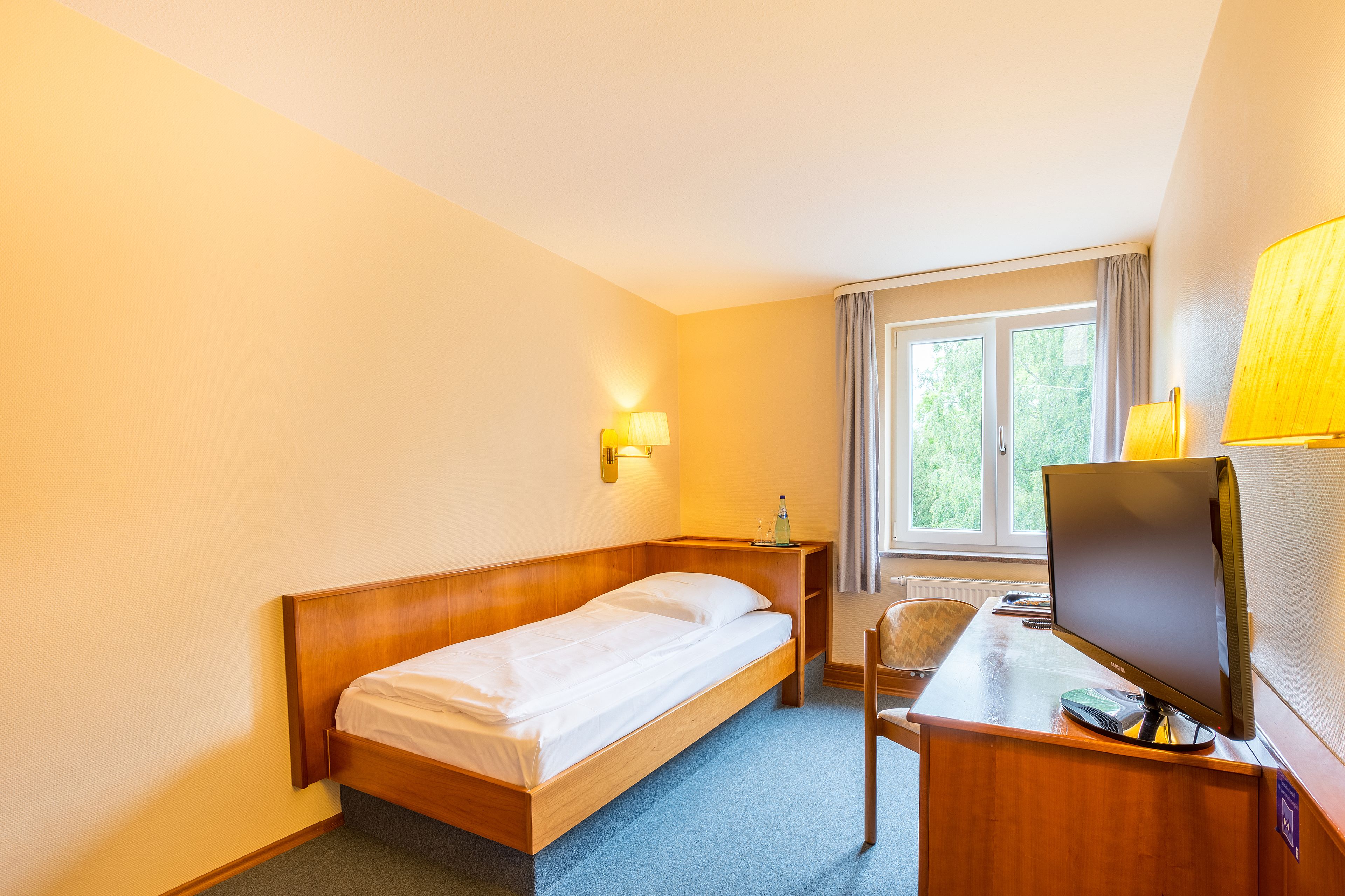 classic single room | 1 bedroom, premium bedding, minibar, in-room safe