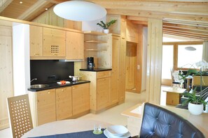 Apartment, 2 Bedrooms (Type E + 130.- cleaning fee per week) | Private kitchen | Electric kettle - Appartements Aurikel Corso (Ischgl)