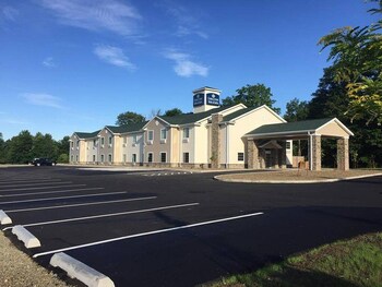Cobblestone Hotel & Suites - Harborcreek