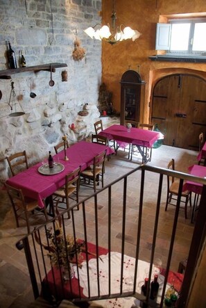 Lunch and dinner served, local cuisine - Badia Il Vingone (Città di Castello)