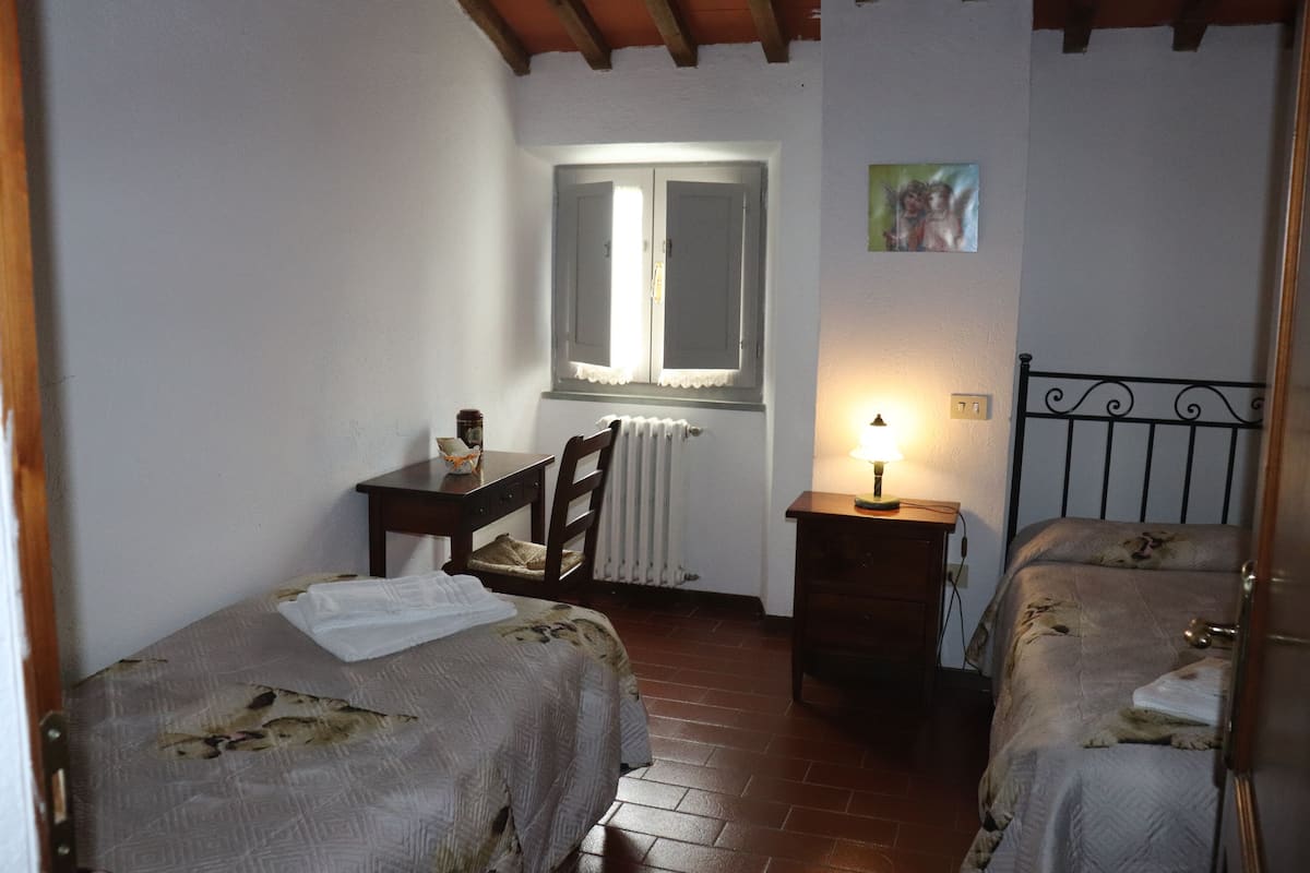 Economy Apartment, 3 Bedrooms, Fireplace, Valley View