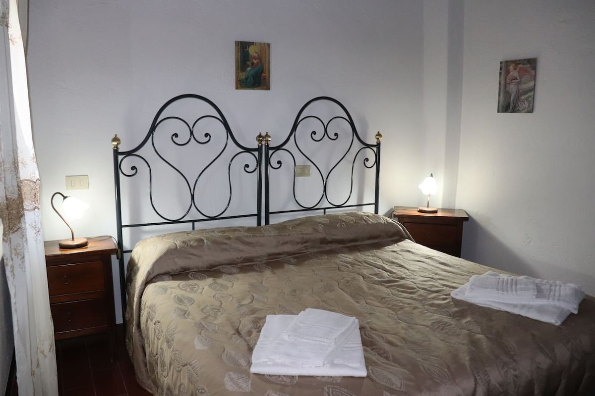 Luxury Apartment, 2 Bedrooms, Fireplace, Valley View