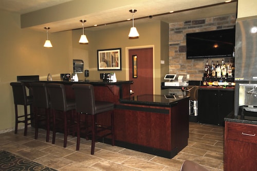 Cobblestone Hotel & Suites – Devils Lake