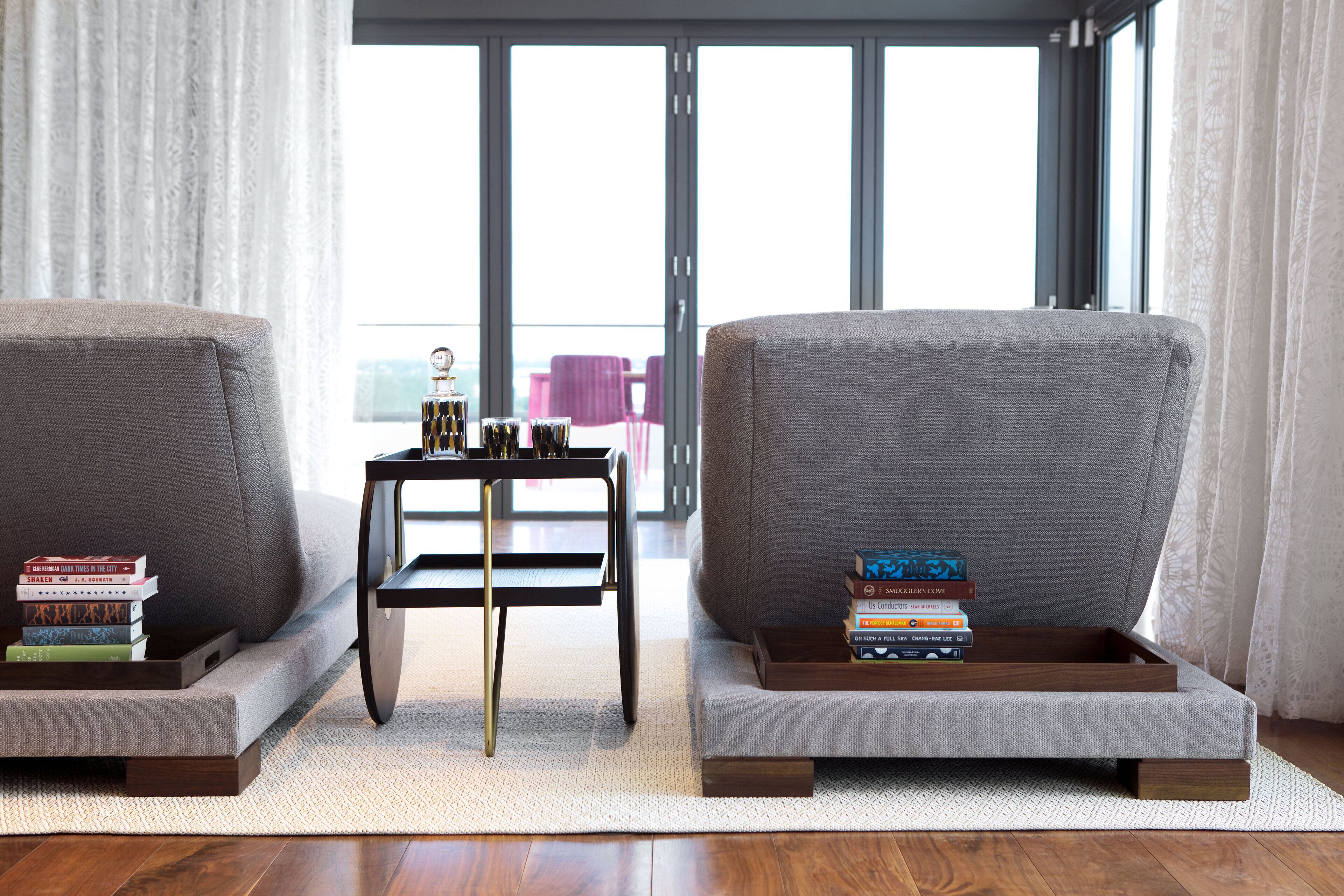 Minibar, värdeförvaringsskåp på rummet och skrivbord