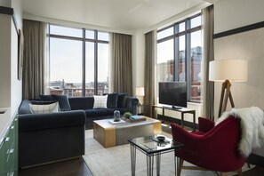 Premium bedding, minibar, in-room safe, desk - Kimpton Journeyman Hotel by IHG (Milwaukee)