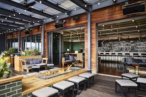 2 bars/lounges, rooftop bar