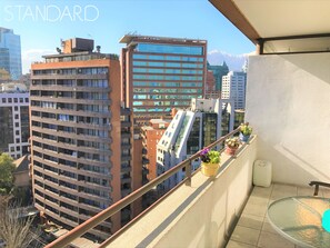 Standard Apartment, 1 Bedroom, Kitchen, Mountain View | Terrace/patio - VIP Home Apart Hotel (Santiago)