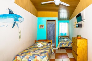 Quarto quádruplo standard | Wi-Fi de cortesia, roupa de cama