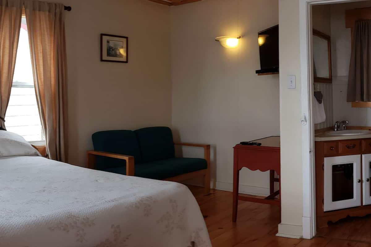 Standard Cabin, 1 Queen Bed (Cabin 1,3,4) | 2 bedrooms, blackout curtains, free WiFi, bed sheets