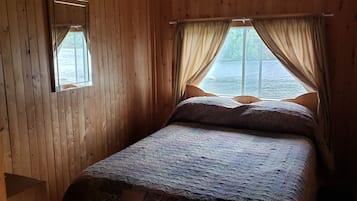Blackout curtains, free WiFi, bed sheets