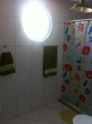 Deluxe Suite | Bathroom | Shower
