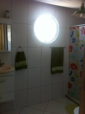 Deluxe Suite | Bathroom | Shower