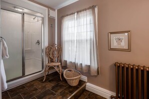 Deluxe Room, Ensuite | Bathroom | Free toiletries, hair dryer - Jeddore Lodge B & B (Head of Jeddore)