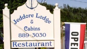 Schild für das Restaurant Jeddore Lodge & Cabins mit der Telefonnummer 889-3030.