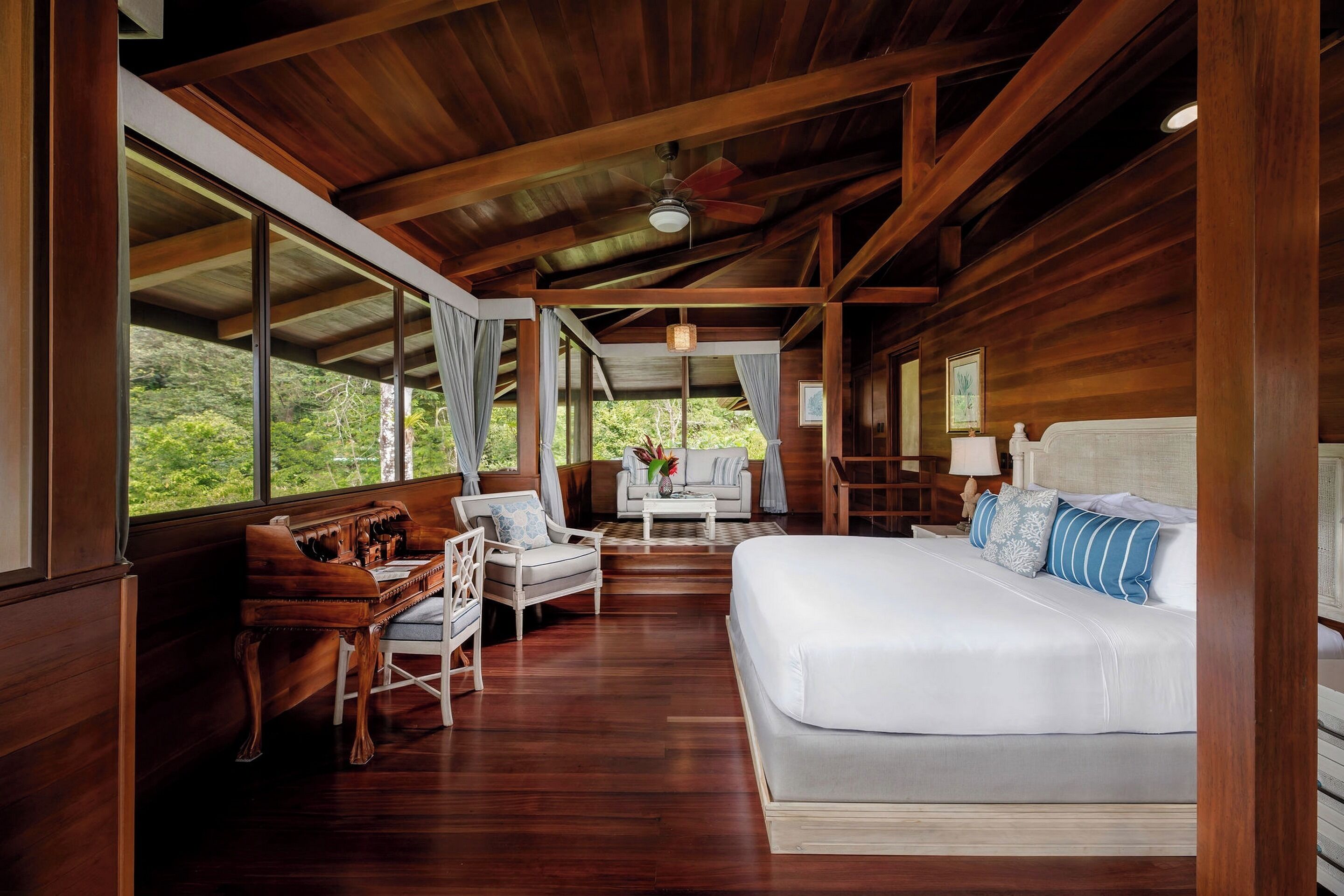 Deluxe Panoramic Ocean View | Premium bedding, in-room safe, individually decorated