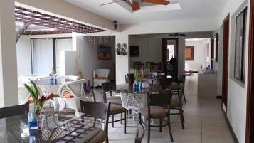 Desayuno bufé gratuito y diario